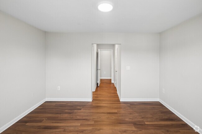 2BR, 2BA - 990SF - Primary Bedroom