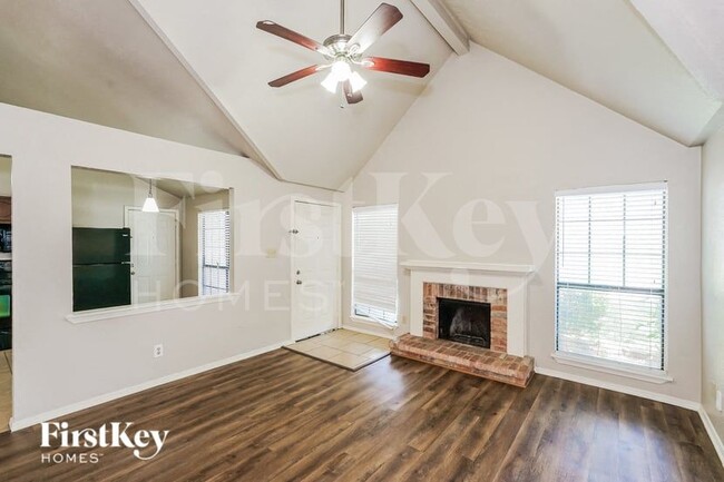 Photo - 2404 Busch Dr