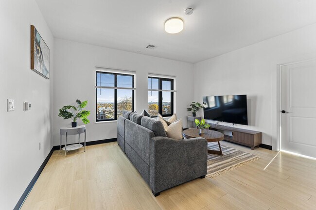 600 Broadway-SI ID1240310P
