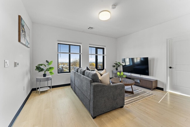 Photo - 600 Broadway Unidad ID1240310P