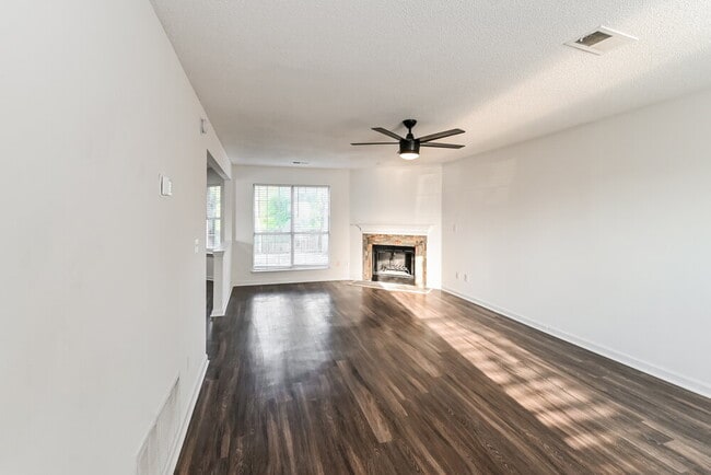 Photo - 7159 Creekside Dr