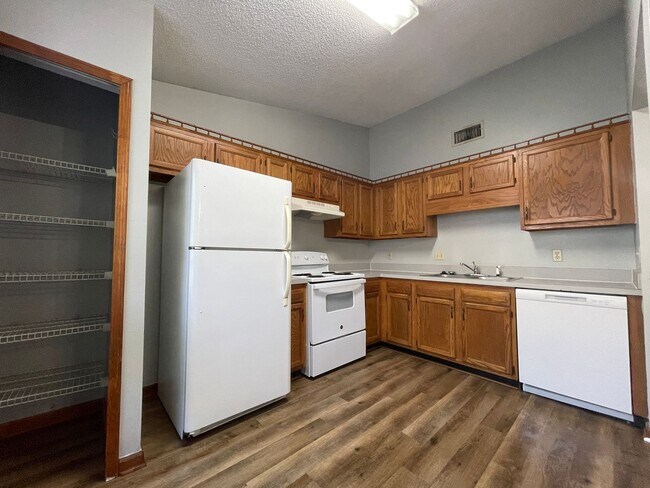 Photo - ** Coming Soon ** LARGE 4 BEDROOM IN ICW AREA