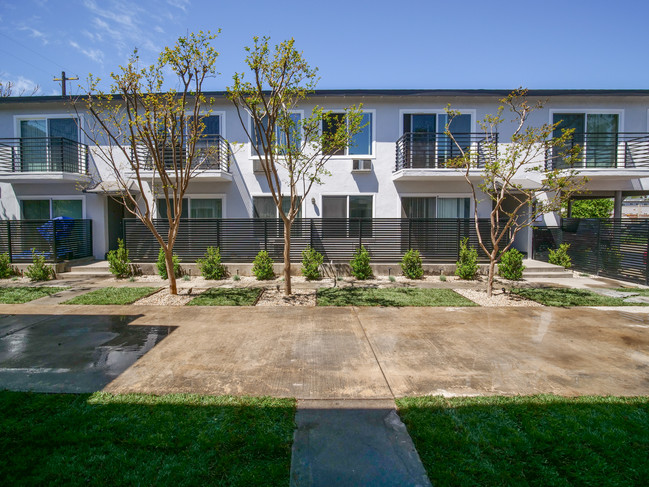 Building Photo - 11424-11428 Killion St Rental
