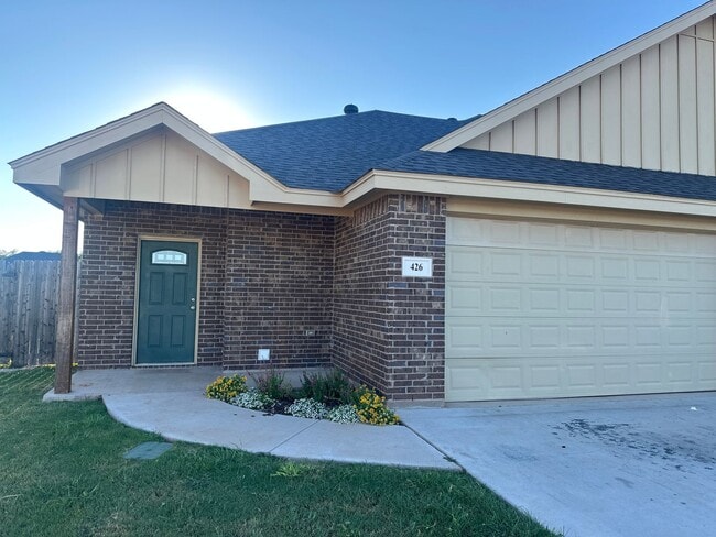 3/2/2 duplex in BUFFALO GAP! Corner lot - 3/2/2 duplex in BUFFALO GAP! Corner lot Casa