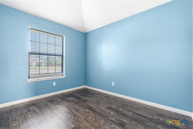 Building Photo - 605 Paintbrush Dr