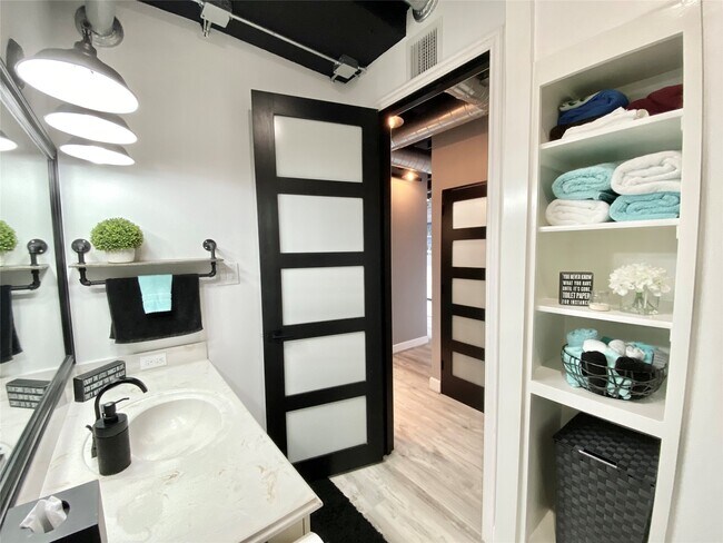 Photo - 2016 Main St Unit 1715