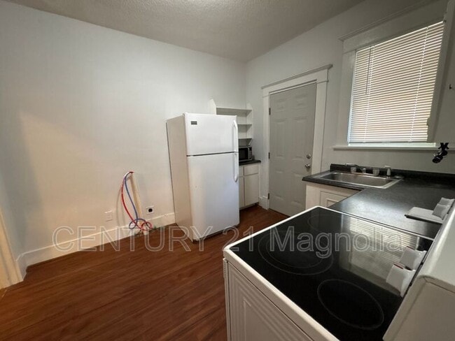 Photo - 1112 Troupe St
