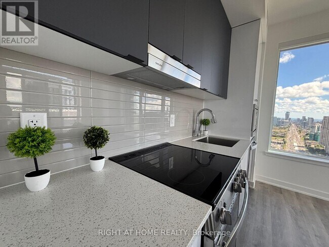 Photo - 5105 Hurontario St Unit 2905