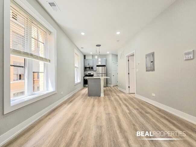428 W Belden Ave