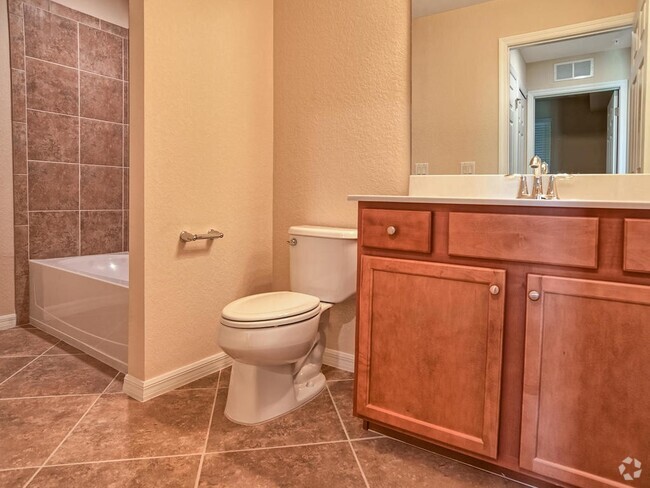 Building Photo - Beautiful 2/2 Condo in Treviso Bay w/ Tran...