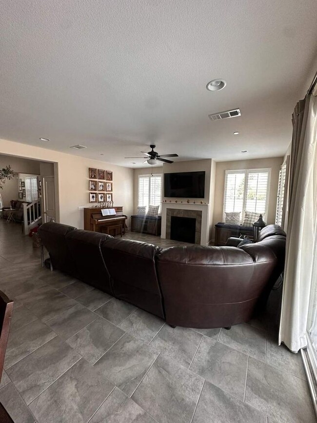 Photo - Large Rosetta Canyon 5 Bedroom 3 Bath Home...