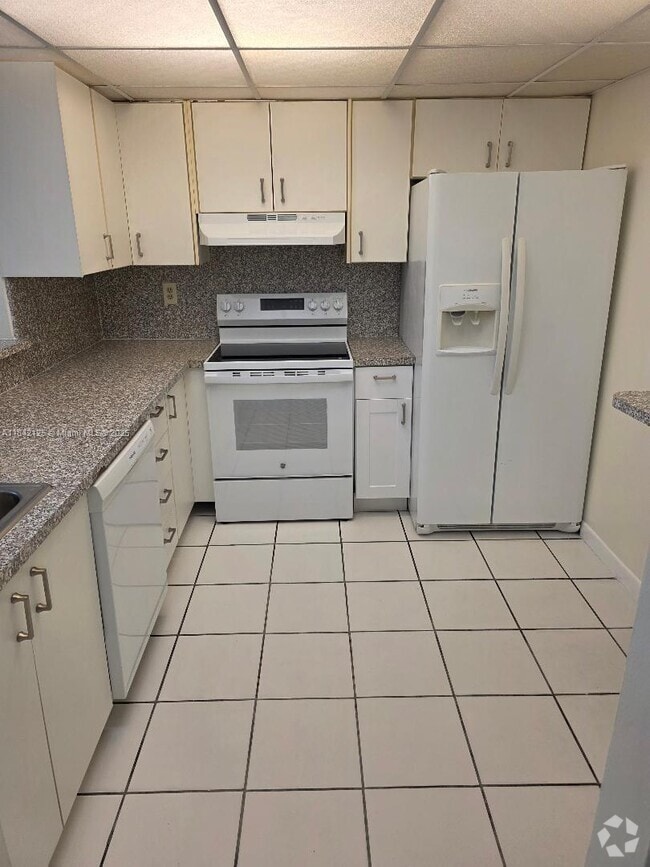 Building Photo - 1121 SW 105th Ave Unit 322 Rental