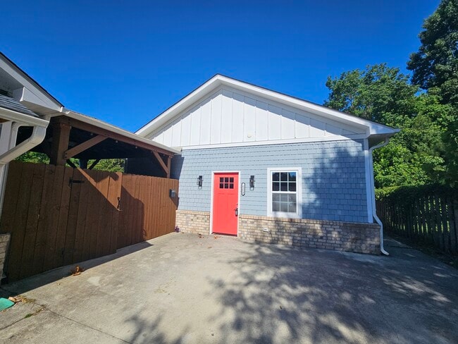 Building Photo - 621 Hadley Ct