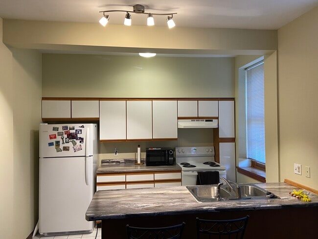 Photo - 2117 Menard St Unidad B