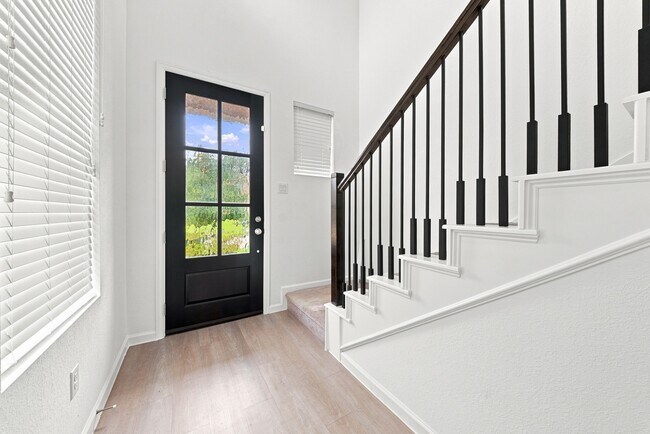 4926 Chester Lk Ln