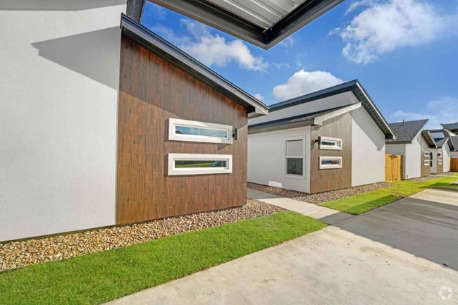 Building Photo - 1402 W Platinum Dr Rental