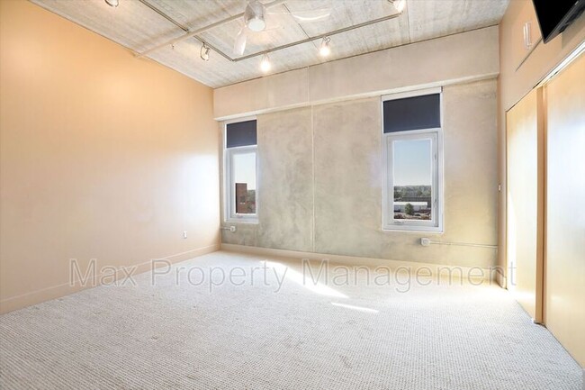 Building Photo - 309 E 5th St Unit #505