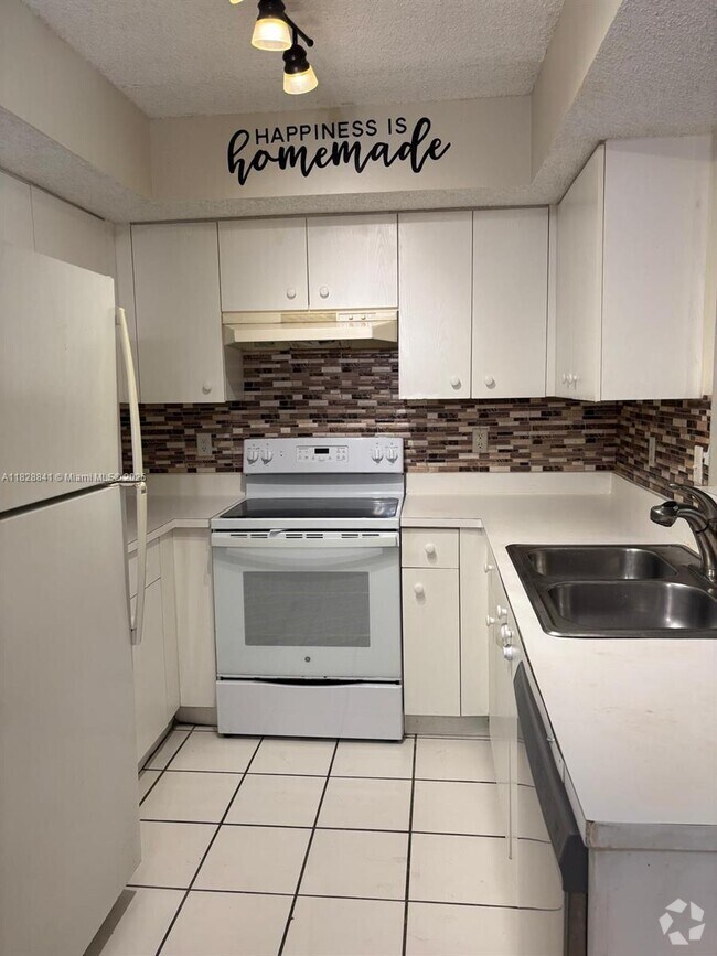 Building Photo - 5510 NW 61st St Unit 112 Rental