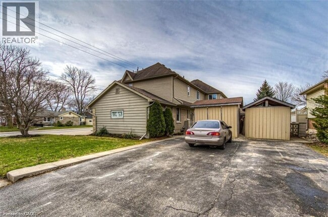 Photo - 716 Westminster Dr S