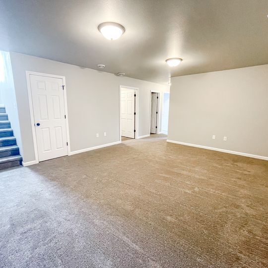 Photo - 825 United Dr