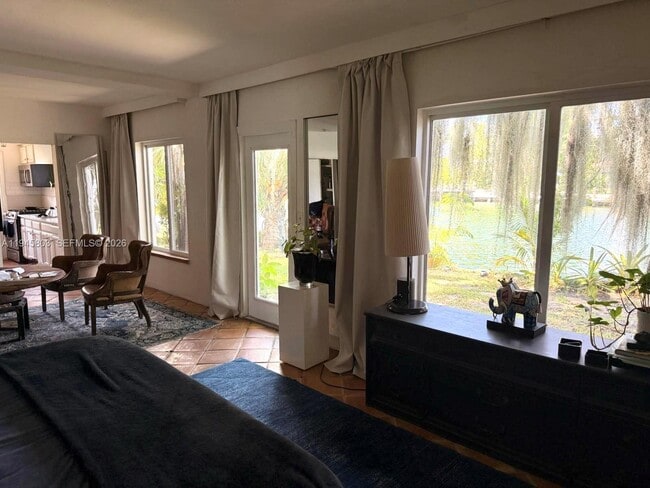 Building Photo - 1785 Calais Dr Unit 8