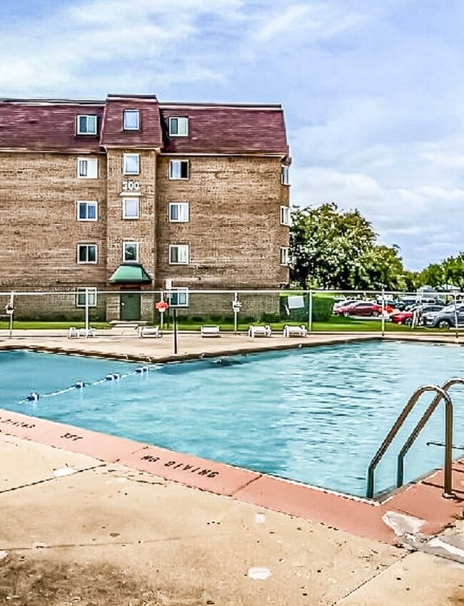 Building Photo - 300 S Roselle Rd Unit 307