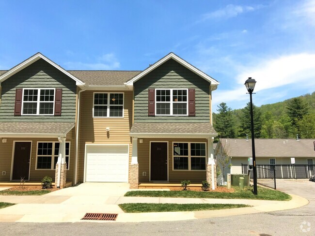 Building Photo - Newer End Unit in Mill Creek Rental