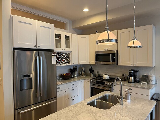 Kitchen - 3612 10th St NW Unidad 1