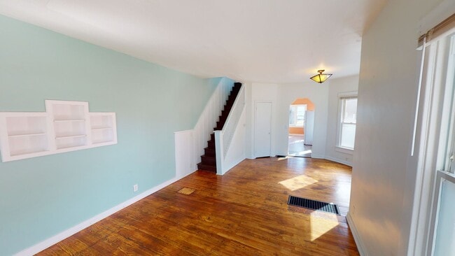 Building Photo - John Glenn 1450-1452 Unit 1452