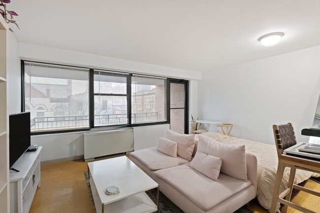 Photo - 135 Montgomery St