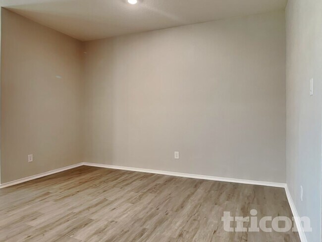 Photo - 125 Moonrise Dr