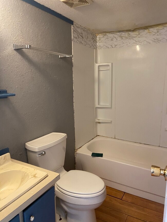 Photo - 2000 Redwine Ave