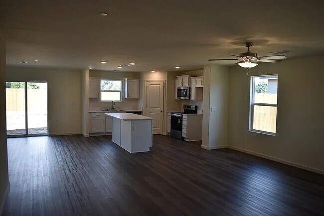 Photo - 685 Marshall Ln Casa