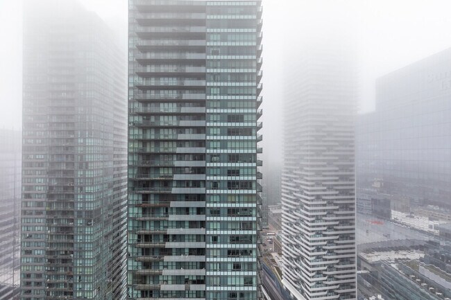 Photo - 25 Lower Simcoe St Unit SI ID1523987P