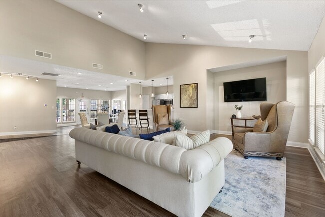 Creekwood Apartment Homes apartments — community photo