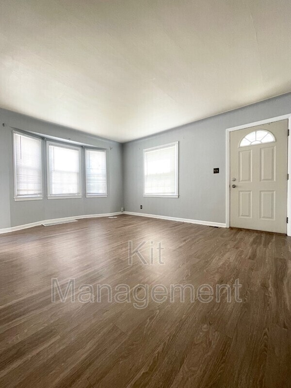 Photo - 2114 Berdan Ave