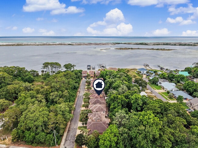 Photo - 490 Soundview Ct