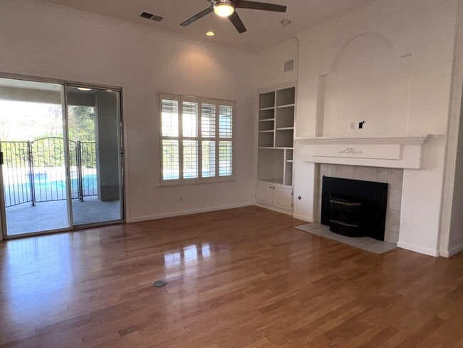 Photo - 553 W Fallbrook Ave