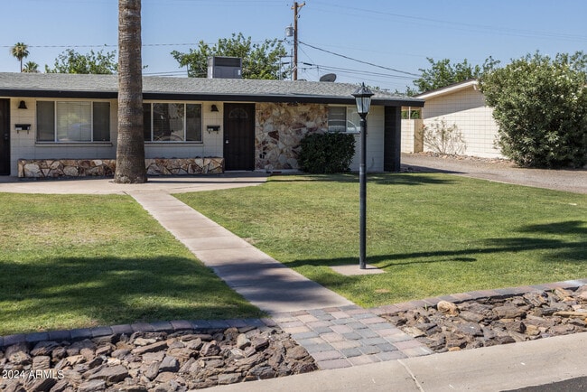 Photo - 7025 E Wilshire Dr