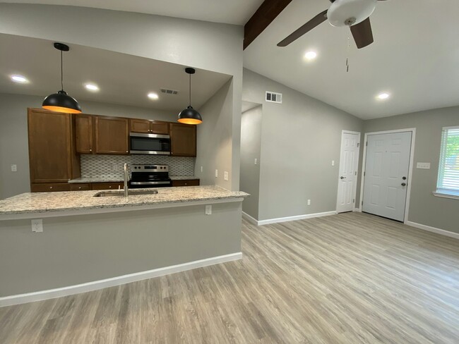 Photo - 1001 Paula Dr