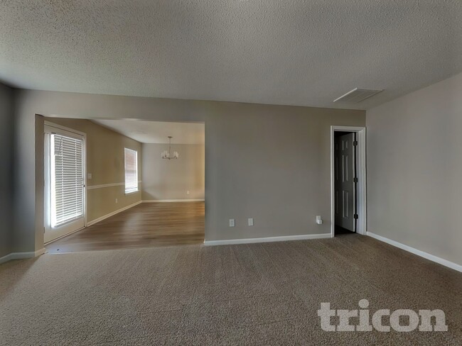 Photo - 4928 Bryant Dr