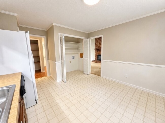 306 Holtz Ln