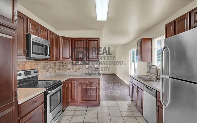 Photo - 2004 Mirror Ct