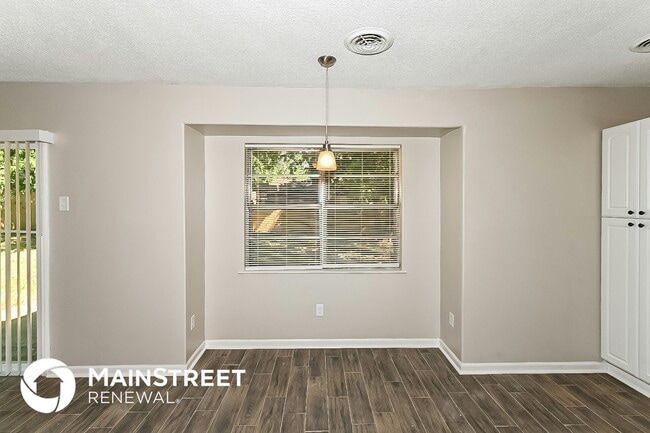 Photo - 886 Valley Springs Dr