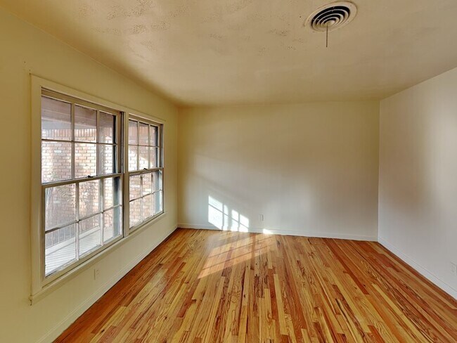 Photo - 3105 Phoenix Dr