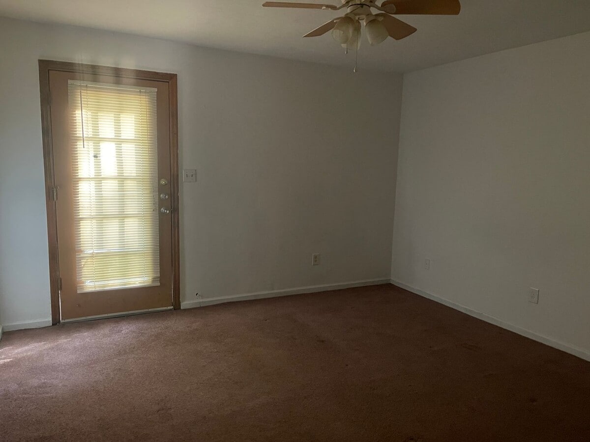 Newly renovated 1 bed 1 bath Townhouse - Newly renovated 1 bed 1 bath Townhouse
