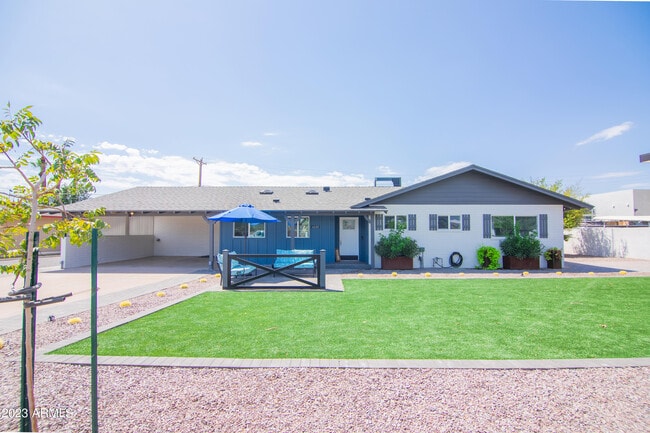 Photo - 4335 E Clarendon Ave