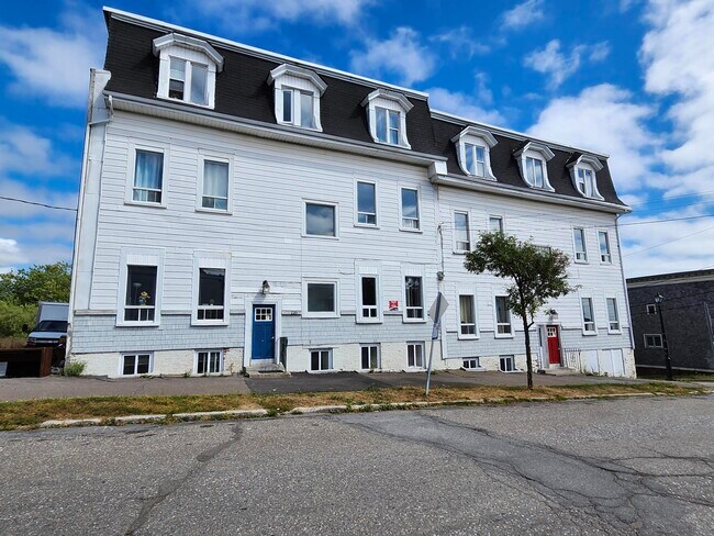 Building Photo - 120-120 Pitt St Unit 116-A