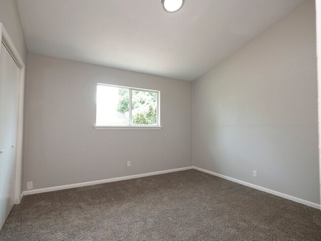 Building Photo - 2526 Glen Springs Way Unit - A