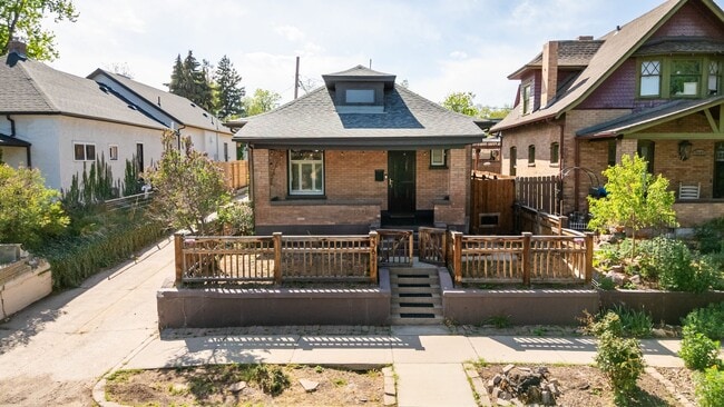 Building Photo - Amazing Highlands location with huge walkability!
